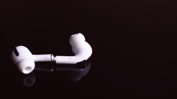 Wireless earbuds